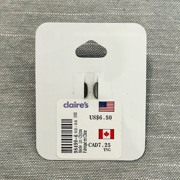 New Claire’s Scroll Ear Cuff in Gunmetal - Picture 3 of 3